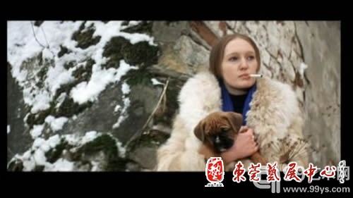 点击图片查看下一页 《飞向太空》剧照(仿 达-芬奇《抱貂女子》)