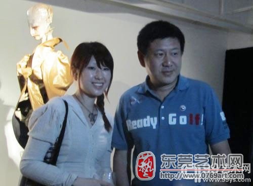 艺术家周春芽与女儿周褐褐