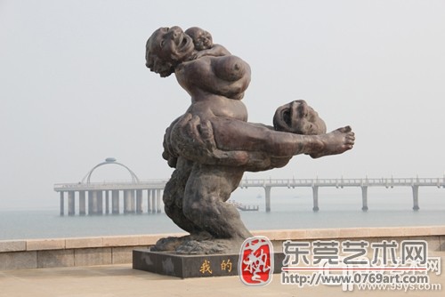 裸体雕塑穿“裤衩”