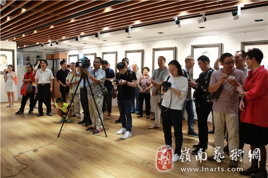 “紫荆绽放—马刚画笔下的香港风云人物”巡展在京举行