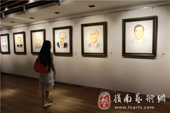 “紫荆绽放—马刚画笔下的香港风云人物”巡展在京举行